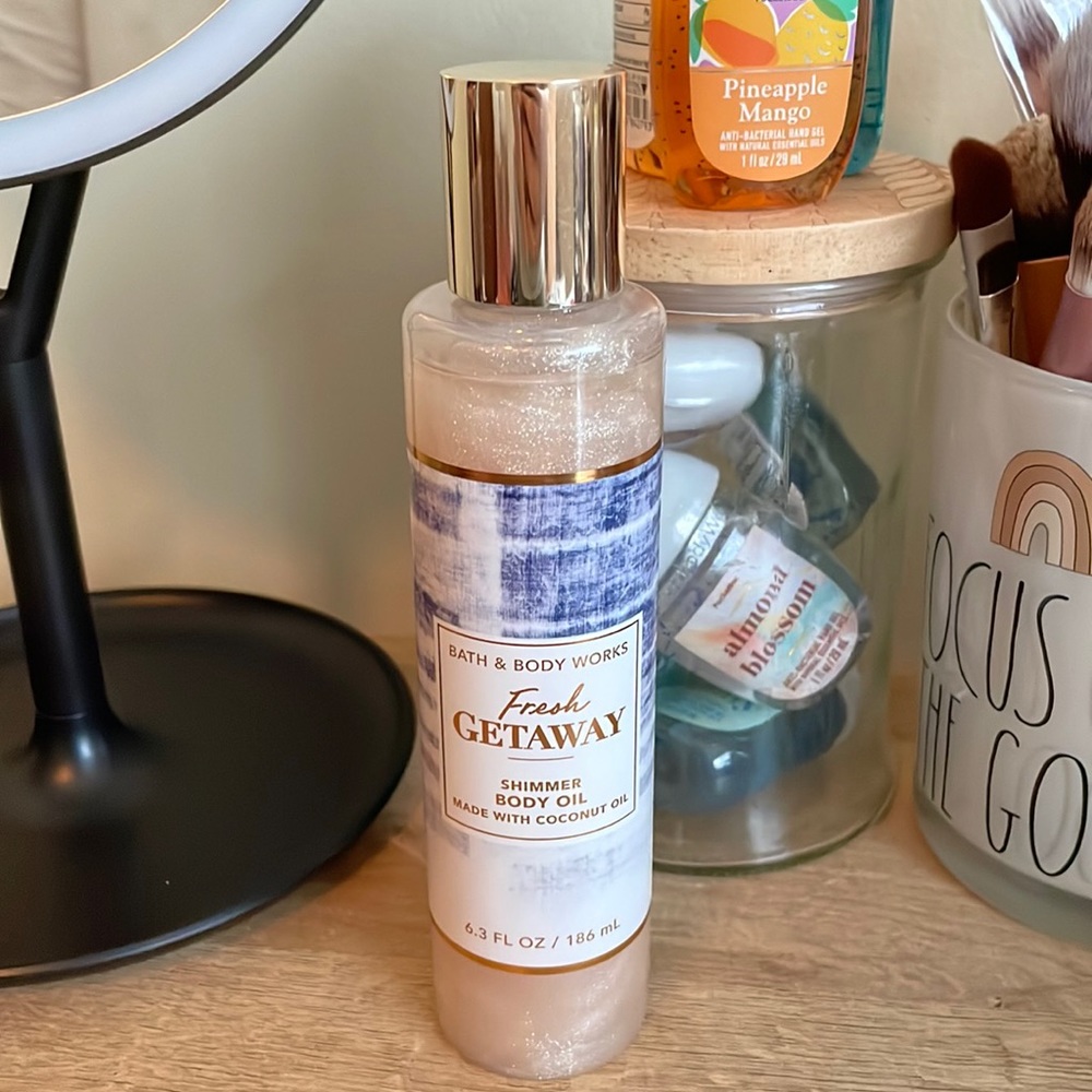Brand new Bath and Body Works fresh getaway shimmer body oil